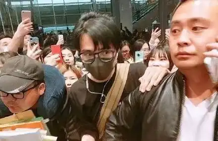 娱闻tfboys4.15纪念日鹿晗八卦脸罗志祥工作室发文,易烊千玺王俊凯张一山刘昊然周冬雨森碟蜜汁炖鱿鱼
