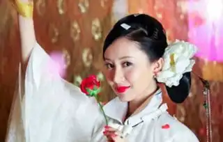 白衣胜雪红衣似火,佟丽娅舒畅杨幂,谁的美更极致
