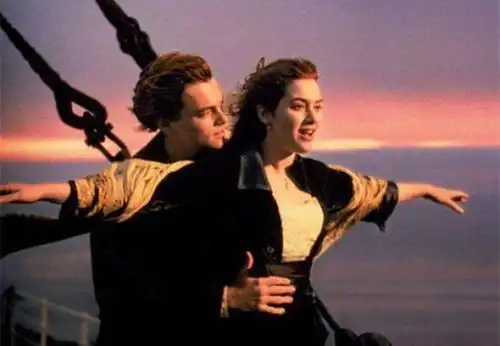 泰坦尼克号cp在一起小李子凯特海滩度假引回忆潮
