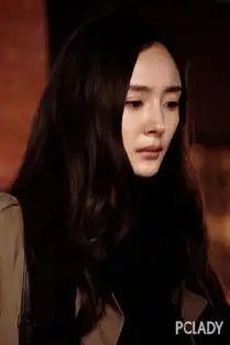 杨幂穿可爱熊外套杨幂成功逆生长各种发型大pk
