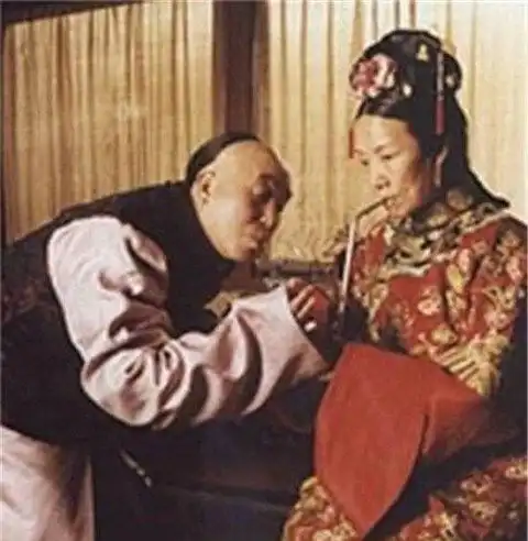 李莲英私分慈禧给光绪的糕点,光绪要严惩,他这样解释,老狐狸啊
