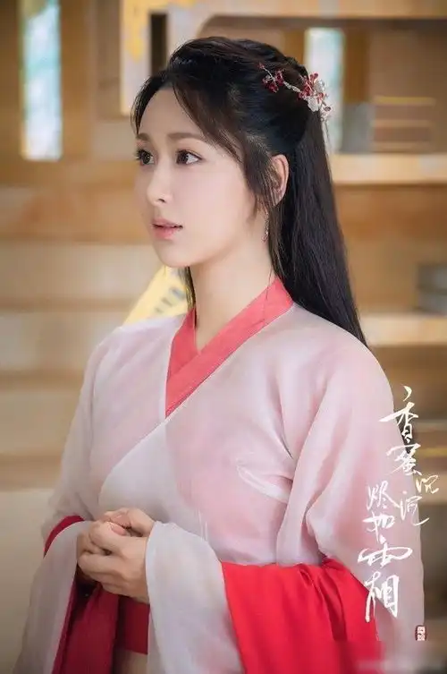 杨紫换新发型,黑长直愈发有气质,期待新作品余生请多指教
