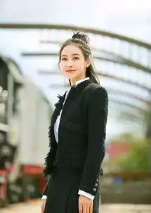 这么美的乘务员,那车站一定人山人海散不开吧