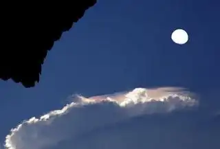 武汉今晚或见彩云追月美景
