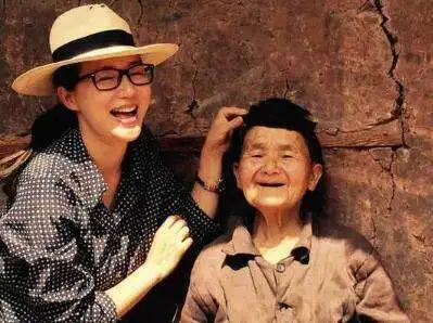 宁当消失五年的阿朵,不做红透十年的郑爽,看完她做的事就明白了
