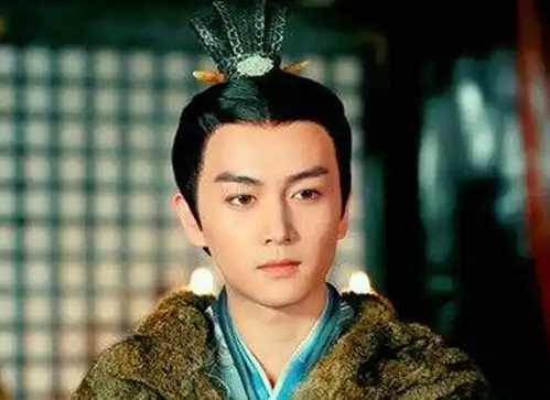 此人没满月被汉武帝灭门,牢狱中长到5岁,18岁却登基当了皇帝