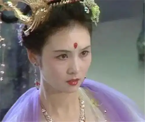 冯小刚我看了很多遍西游记,其中最欣赏的就是嫦娥,邱佩宁演的