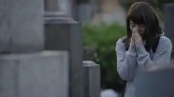 老人下跪求女儿卖房救老伴,女儿坚决反对咋不求你儿子卖房看病
