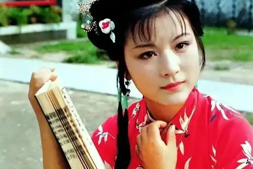 闫红新解红楼梦青梅竹马的湘云,偏偏对宝玉不来电