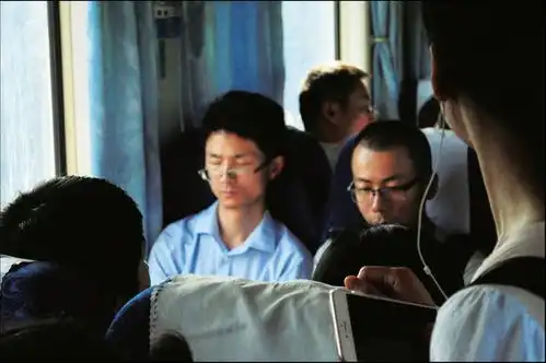 记者调查三个高铁上班族的双城生活