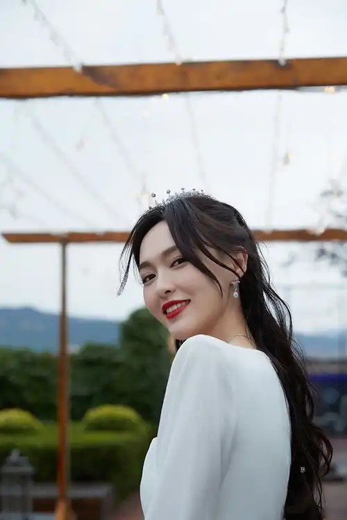 仙剑三花同框仙剑奇侠传捧红9演员,杨幂坐稳顶流,刘诗诗演技下降,唐嫣人气减
