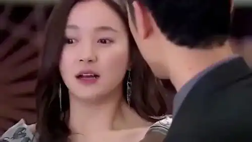 遇见王沥川小秋被沥川认出后十分尴尬,故意找借口要逃离现场影视剪辑