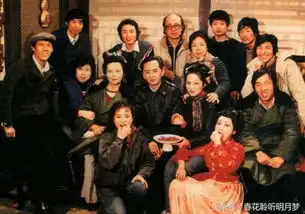 87版红楼梦幕后剧照,王扶林导演为演员讲戏,十分珍贵
