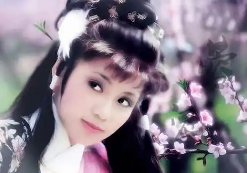 黄蓉聪明绝顶,但是一生却爱错一人,害错一人,放错一人郭靖
