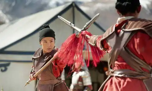 花木兰曝光新剧照刘亦菲戎装飒爽,与天仙形象判若两人
