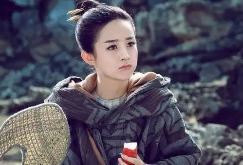 最美明星赵丽颖,坦然承认农村出身,回老家一定要卸妆
