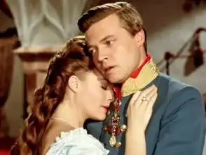 美容鼻祖茜茜公主,新鲜血牛肉制作面膜,小蛮腰保持45公分