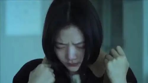 悲伤逆流成河易遥遭暴力和背黑锅的双重压力,而她却只能自己承受
