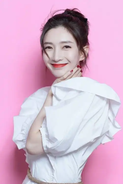 江疏影回应海王梗30女性在爱情里,宁缺勿滥
