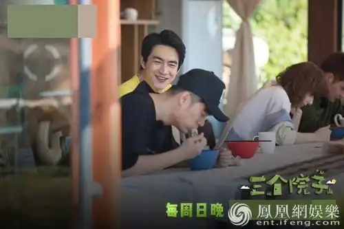 林更新三个院子宠溺喂猪偷戳小猪屁股被嫌弃