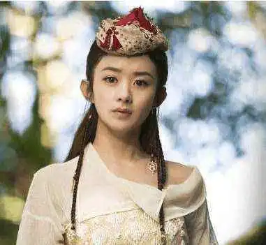 2018年赵丽颖喜忧参半,作品多但代言被撤换网友气质不如杨颖