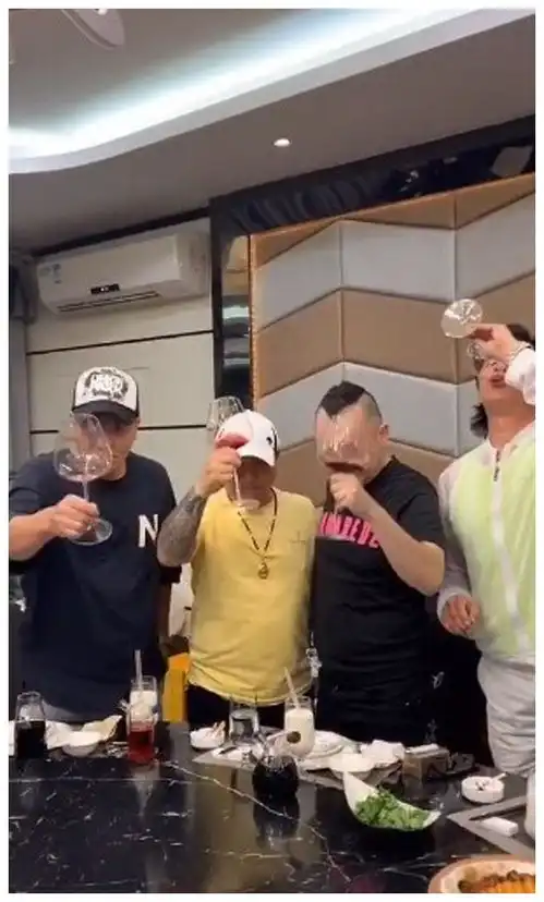 大佬b吴志雄古惑仔饭局蕉皮朱永棠何勇黄子扬发福不认得
