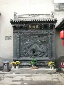大红灯笼高高挂的乔家大院图片