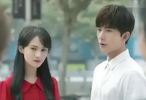 杨洋又接一部打游戏电视剧,女主比郑爽颜值高,双排位剧照有夫妻相
