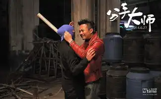 分手大师曝邓超红皮衣造型呼应杨幂雾霾口罩
