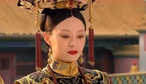 甄嬛传眉庄死后太后并非不为所动,她让人每日掌安陵容的嘴