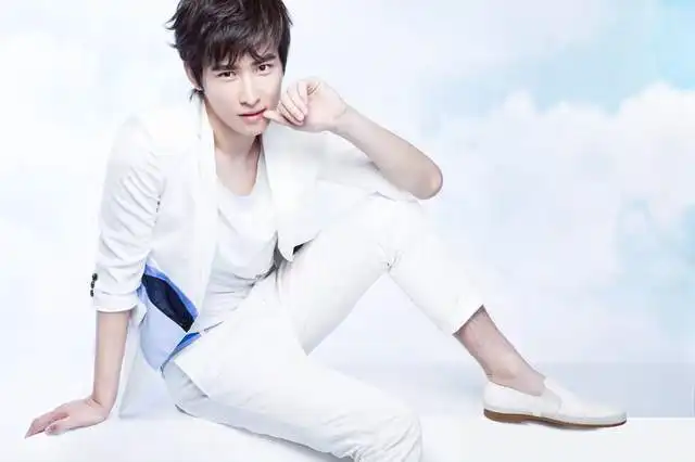 他在逆光中告白吴昊泽不想被颜值耽误了演技的帅气花美男
