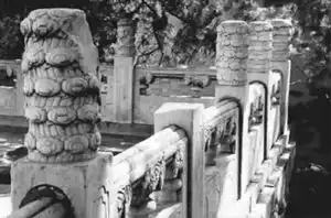 颐和园的石柱子被人偷了
