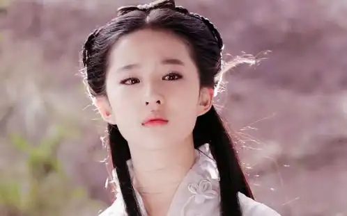 刘亦菲22年前照片曝光,和玫瑰的故事黄亦玫没差别,花期真长啊
