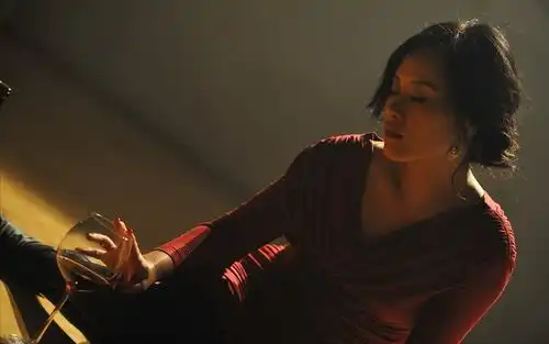 中国适龄单身女性突破1亿,被疯狂捧杀的她们早已没有了后路