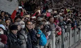 颐和园惊现传说中的金光穿孔,游客竞相拍摄,场面极为轰动
