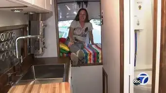 比纽约还贵湾区码农蜗居胶囊床铺,一个床位1200网友从此告别性生活