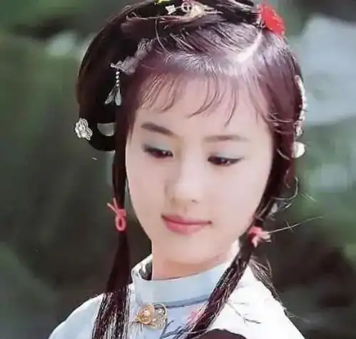 刘亦菲版的林黛玉少了忧郁古典内敛惹人怜爱的气质
