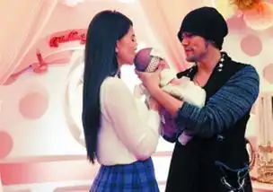 昆凌晒与女儿的游玩照片,网友称这是怀孕了吗
