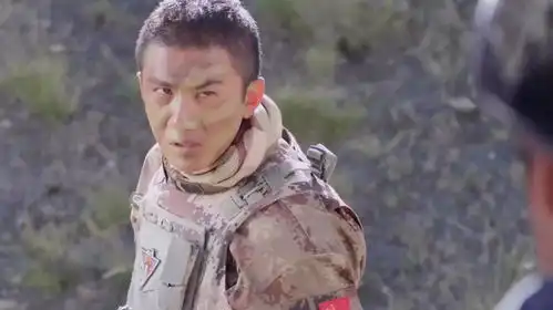 大漠苍狼独臂高手使出杀手锏,特种兵利用弯刀对抗,有好戏了