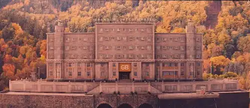 强迫症极度舒适他还原电影中的超现实场景,吸粉100万人
