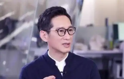 王劲松接受采访,被问王俊凯和任嘉伦的差距,回答一语中的超圈粉