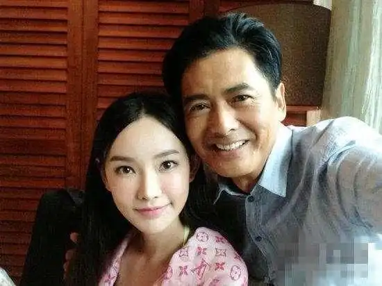 从出道一直受王晶力捧,身材和柳岩有一拼,还演过周润发的女儿