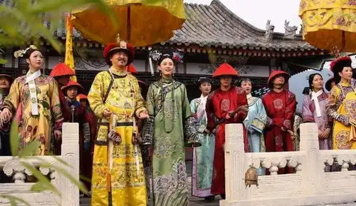 甄嬛18年的含辛茹苦,比不上康熙说的4个字,历史上的她有多惨
