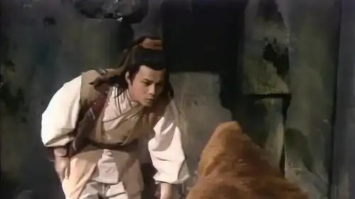 射雕英雄传郭靖受困桃花阵,误闯山洞碰见老顽童