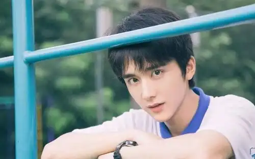 湖北武汉割双眼皮哪个医生好
