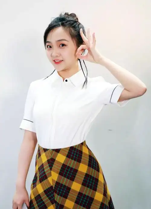 21岁林妙可成路人,谁该为她的快速陨落买单