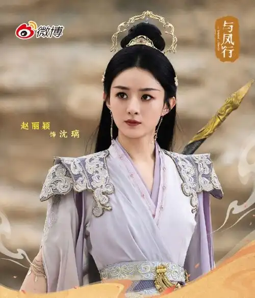 赵丽颖晒照宣传新剧,对镜比心甜如初恋,指甲漆黑引争议
