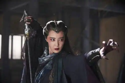 射雕中,此人盖世无双,秒杀黑风双煞,暴打洪七公,是黄药师师兄
