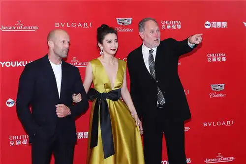 巨齿鲨剧组亮相上影节杰森斯坦森李冰冰合作默契互相打趣
