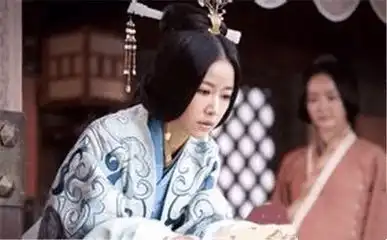 阴丽华凭借非凡智慧,帮儿子抢到皇位,郭圣通究竟输在哪儿
